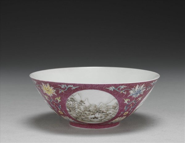 琺瑯彩洋紅地開光四季山水碗