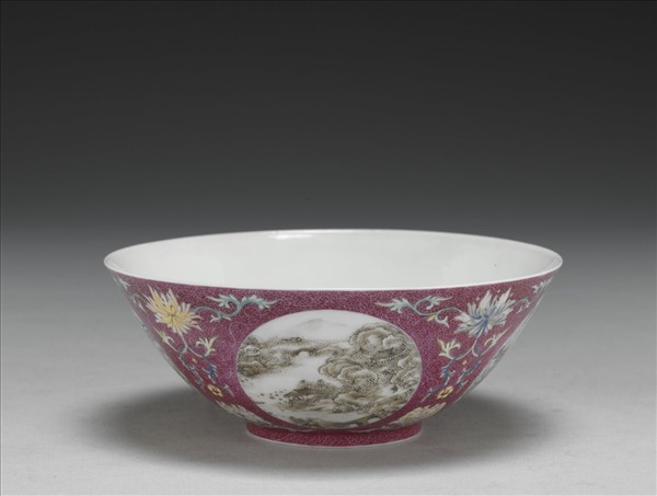 琺瑯彩洋紅地開光四季山水碗