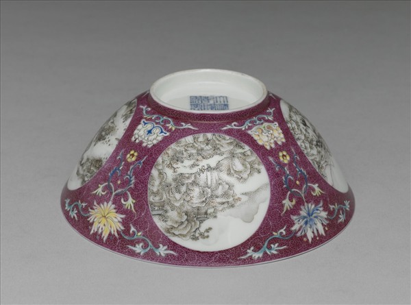 琺瑯彩洋紅地開光四季山水碗