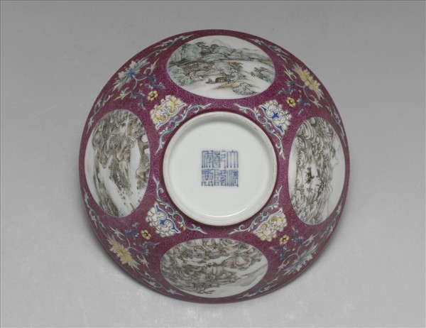 琺瑯彩洋紅地開光四季山水碗