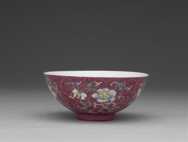 洋彩紅錦地花卉三多碗