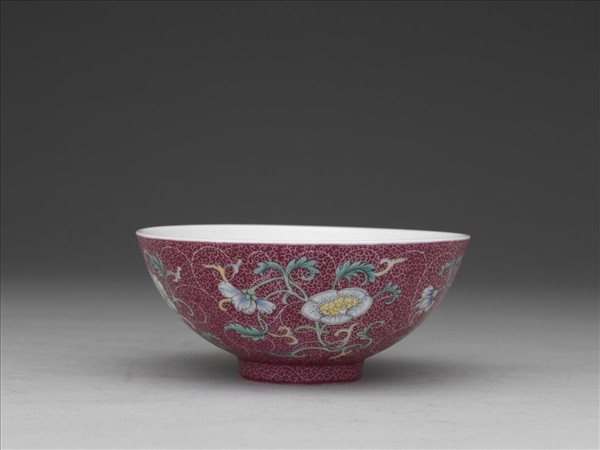 洋彩紅錦地花卉三多碗