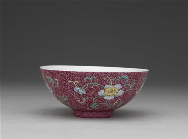 洋彩紅錦地花卉三多碗