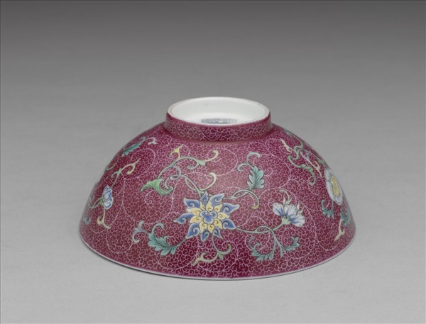 洋彩紅錦地花卉三多碗