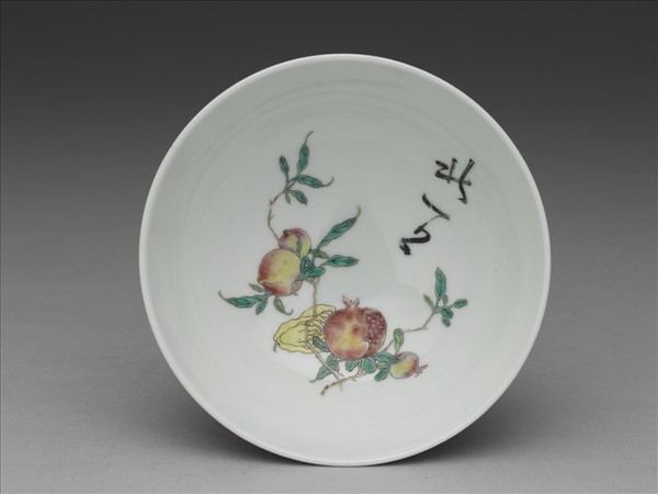 洋彩紅錦地花卉三多碗