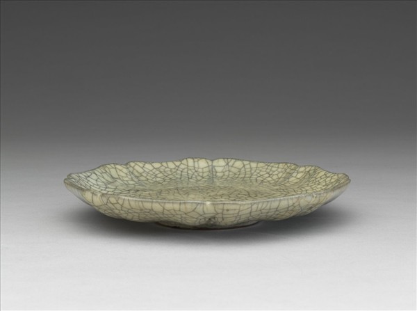 青瓷葵口盤