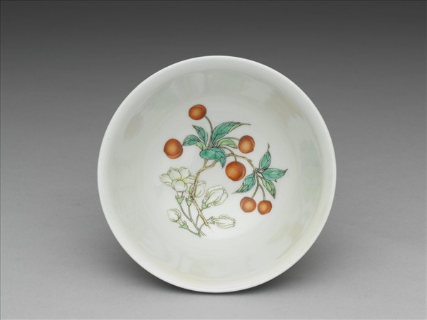 琺瑯彩藍地開光花卉小碗