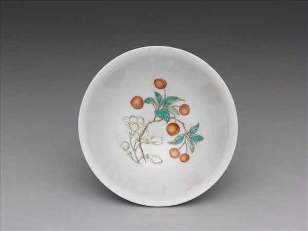 琺瑯彩藍地開光花卉小碗