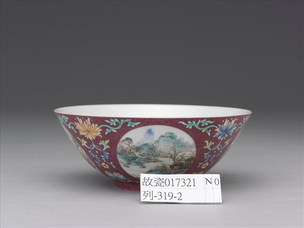 洋彩洋紅地開光四季山水碗