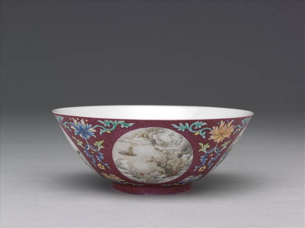 洋彩洋紅地開光四季山水碗