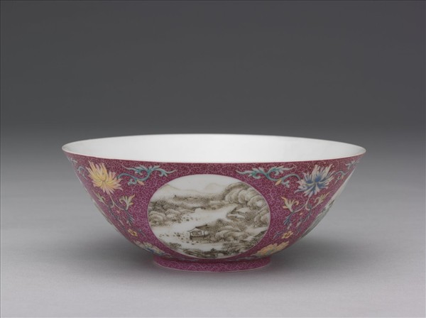 洋彩洋紅地開光四季山水碗