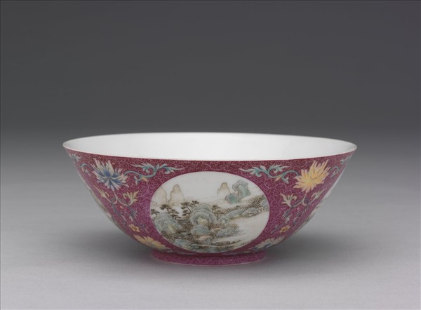 洋彩洋紅地開光四季山水碗