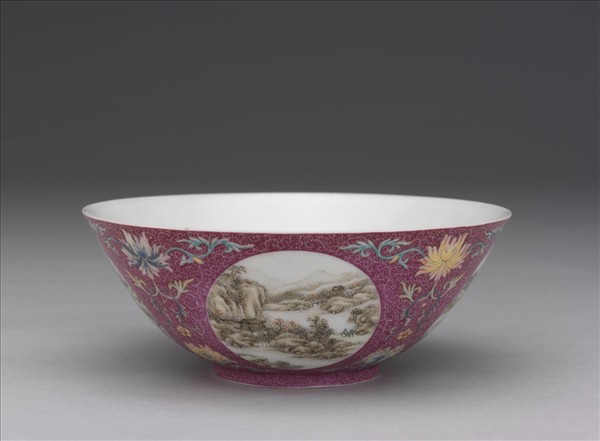 洋彩洋紅地開光四季山水碗