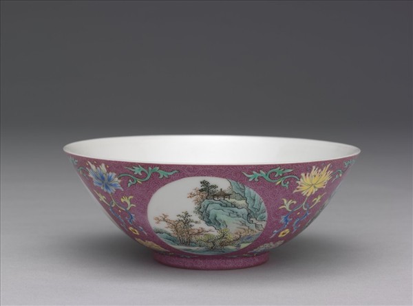 洋彩洋紅地開光四季山水碗