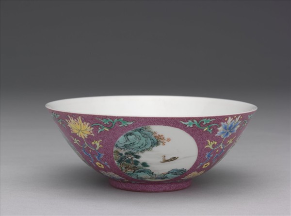 洋彩洋紅地開光四季山水碗