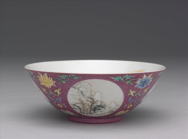 洋彩洋紅地開光四季山水碗