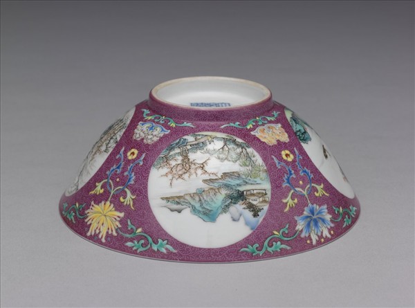 洋彩洋紅地開光四季山水碗