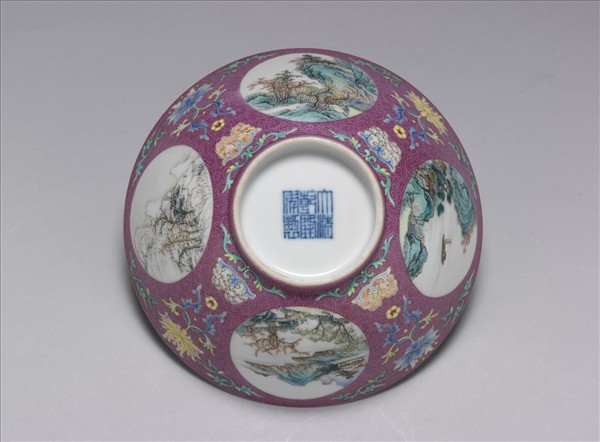 洋彩洋紅地開光四季山水碗