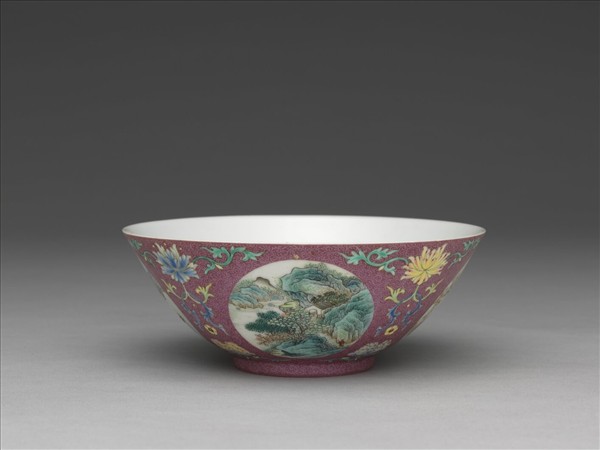 洋彩洋紅地開光四季山水碗