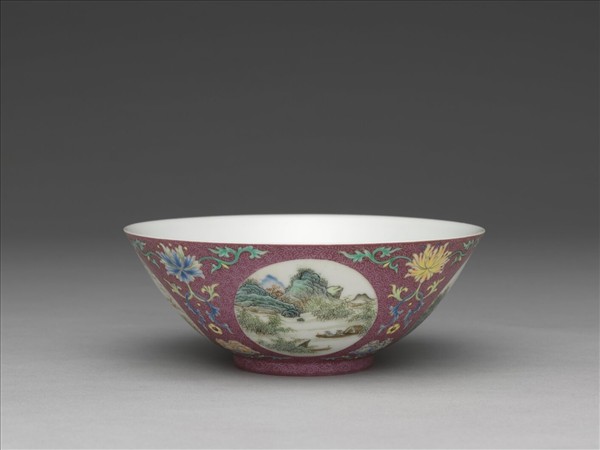 洋彩洋紅地開光四季山水碗