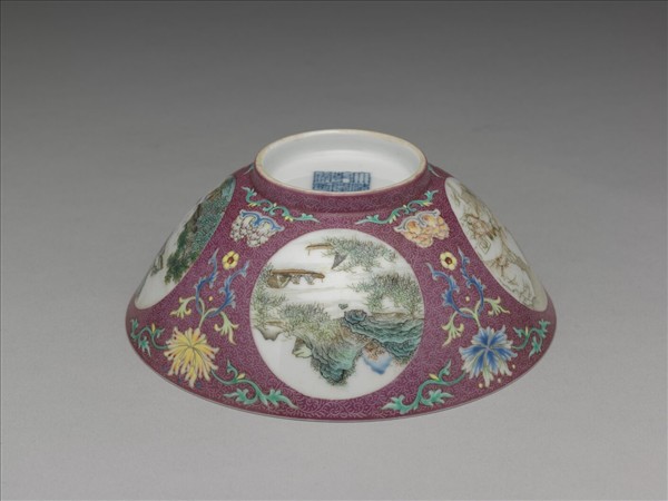 洋彩洋紅地開光四季山水碗