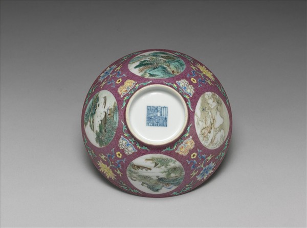 洋彩洋紅地開光四季山水碗