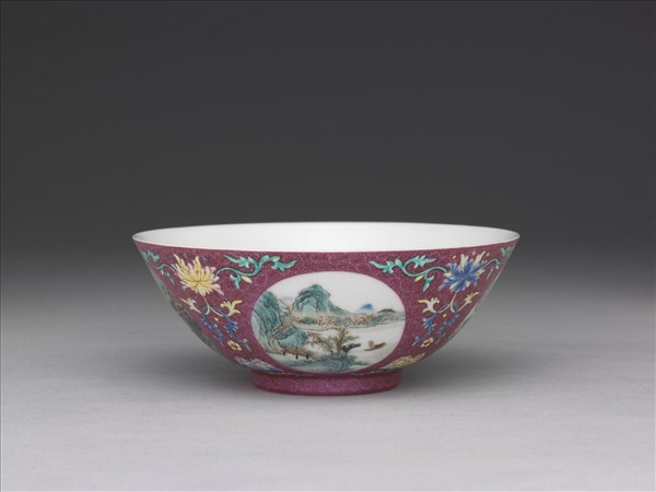 琺瑯彩紅錦地開光四季山水圖碗