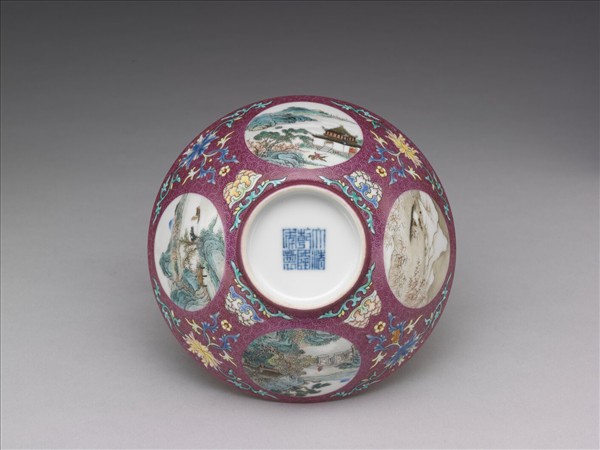 琺瑯彩紅錦地開光四季山水圖碗