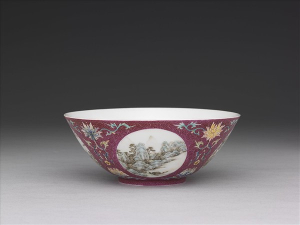 琺瑯彩紅錦地開光四季山水圖碗