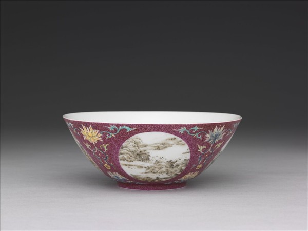 琺瑯彩紅錦地開光四季山水圖碗