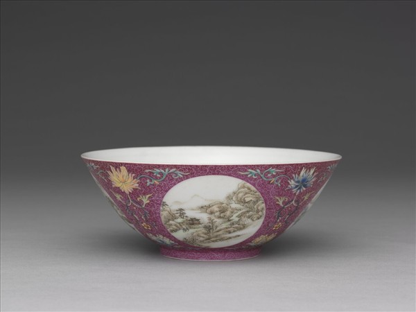 琺瑯彩紅錦地開光四季山水圖碗