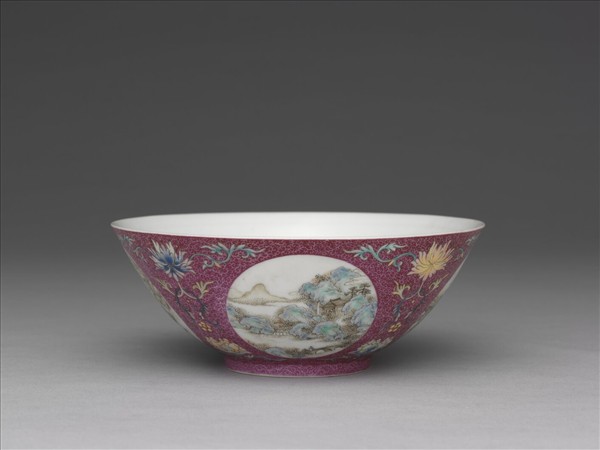 琺瑯彩紅錦地開光四季山水圖碗