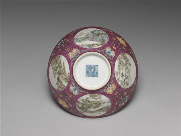 琺瑯彩紅錦地開光四季山水圖碗