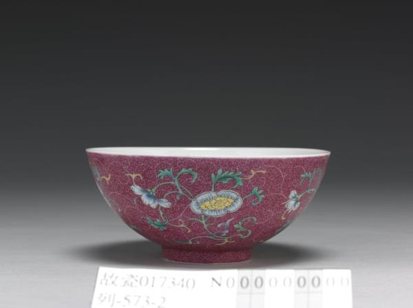 洋彩紅錦地花卉三多碗