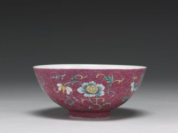 洋彩紅錦地花卉三多碗