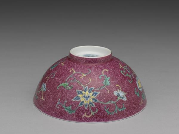 洋彩紅錦地花卉三多碗