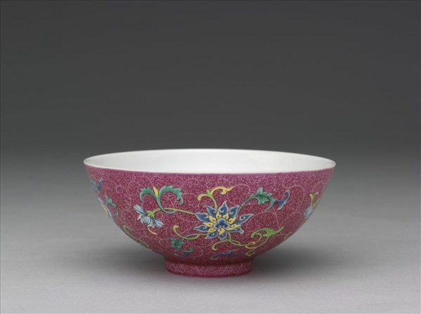 洋彩洋紅地花卉三多小碗