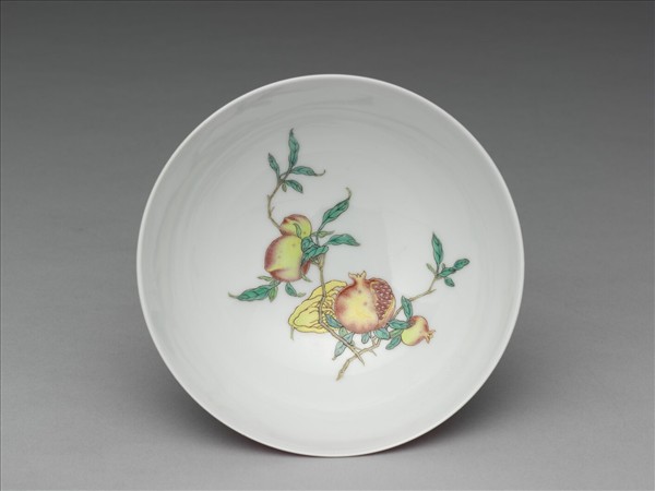 洋彩洋紅地花卉三多小碗