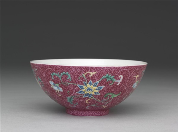 洋彩洋紅地花卉三多小碗