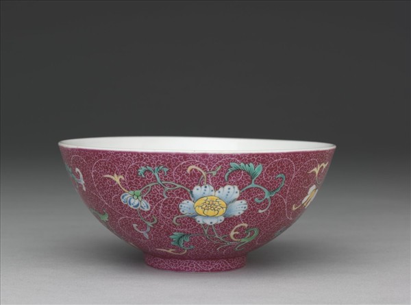 洋彩洋紅地花卉三多小碗