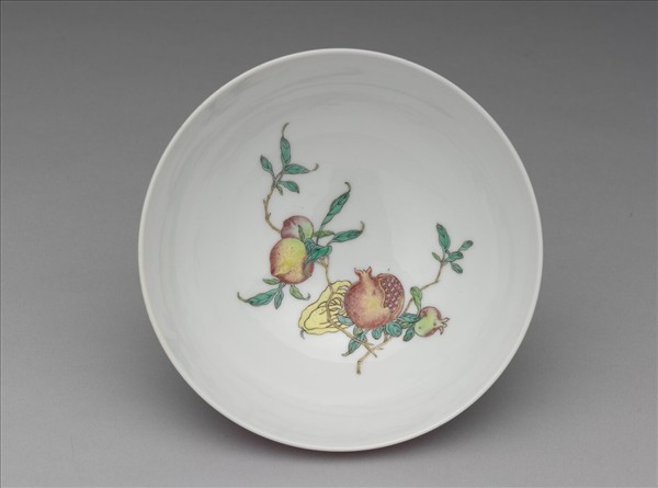 洋彩洋紅地花卉三多小碗