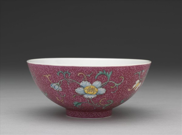 洋彩洋紅地花卉三多小碗