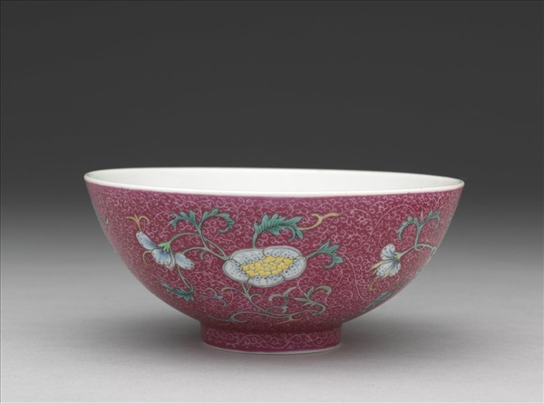 洋彩洋紅地花卉三多小碗