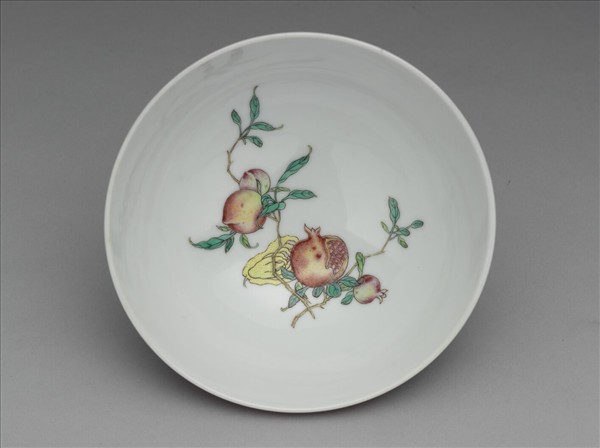 洋彩洋紅地花卉三多小碗