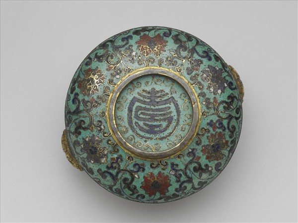 掐絲琺瑯番蓮紋盒