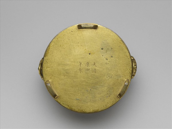 掐絲琺瑯番蓮紋盒