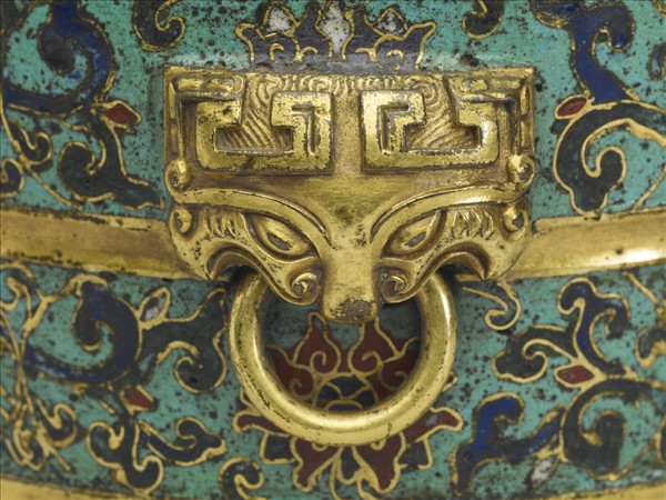 掐絲琺瑯番蓮紋盒