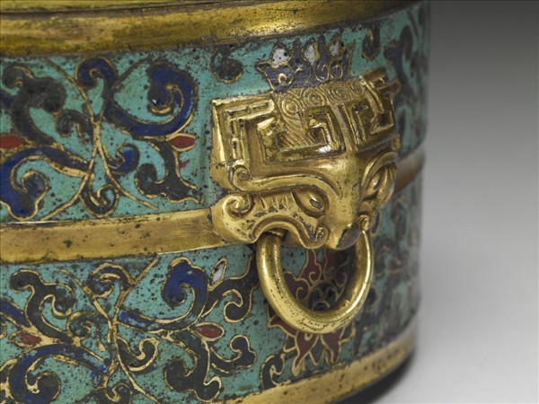 掐絲琺瑯番蓮紋盒