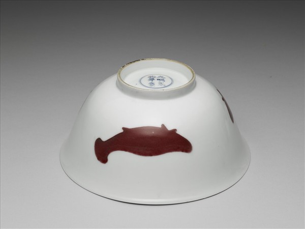 釉裡紅三魚紋碗