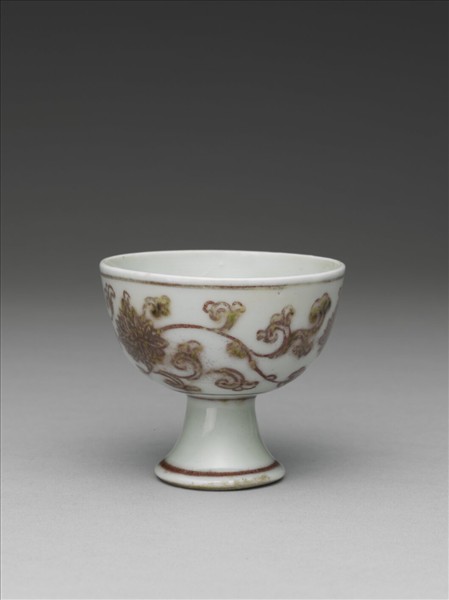 釉裡紅番蓮紋高足杯